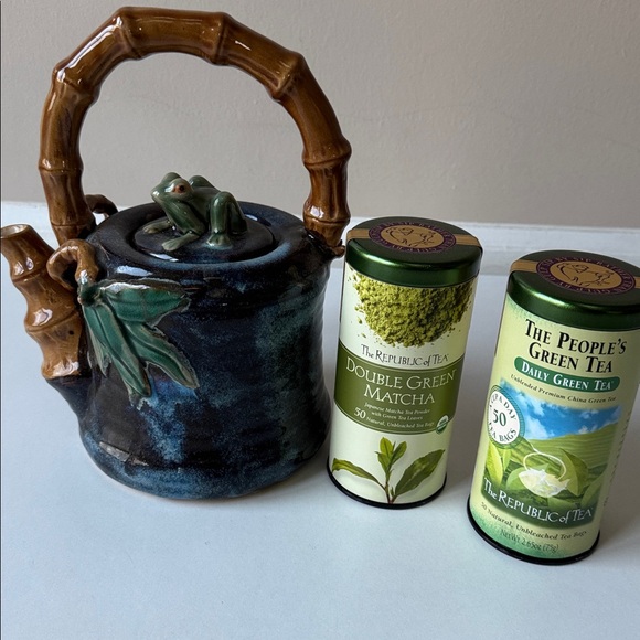Other - Ceramic Teapot with Frog and Leaf Design & 2 cans of The Republic of Tea